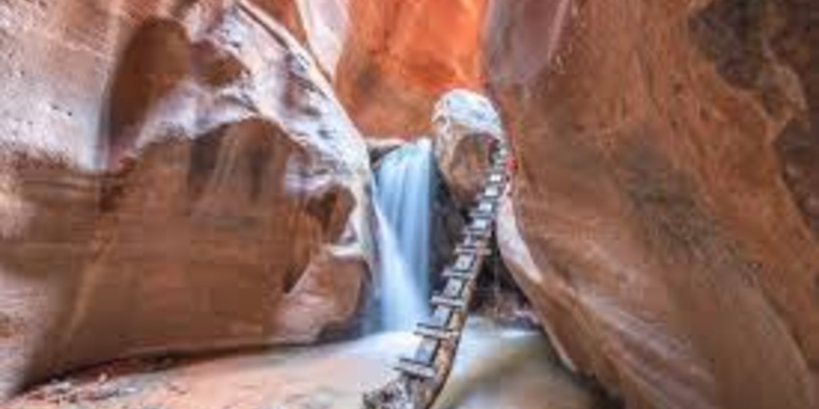 28 Best Hikes in Utah: Top Trails Through Deserts, Lakes & Canyons