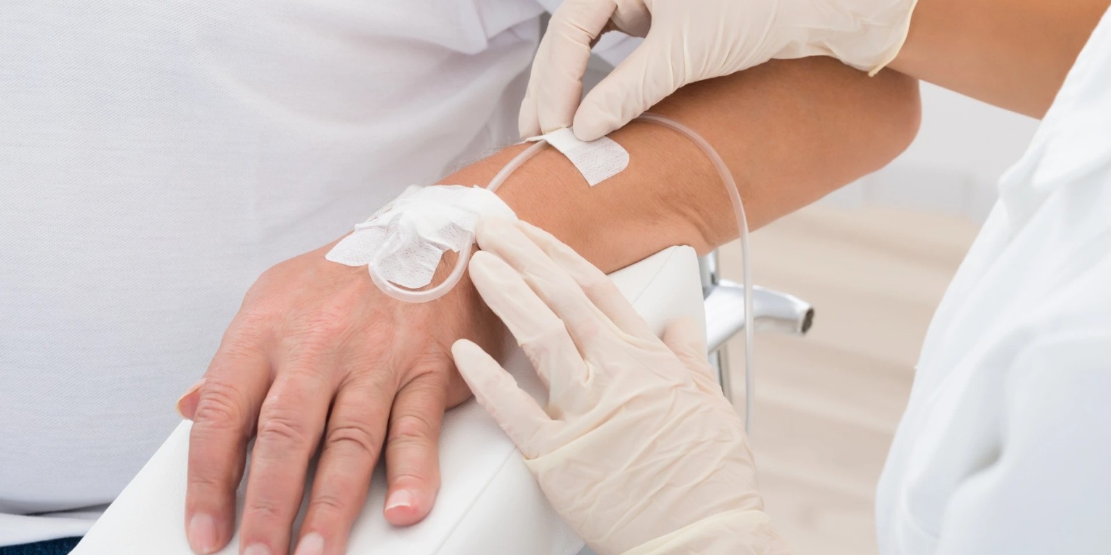What’s Inside an IV Drip? A Simple Guide to IV Therapy in Dubai