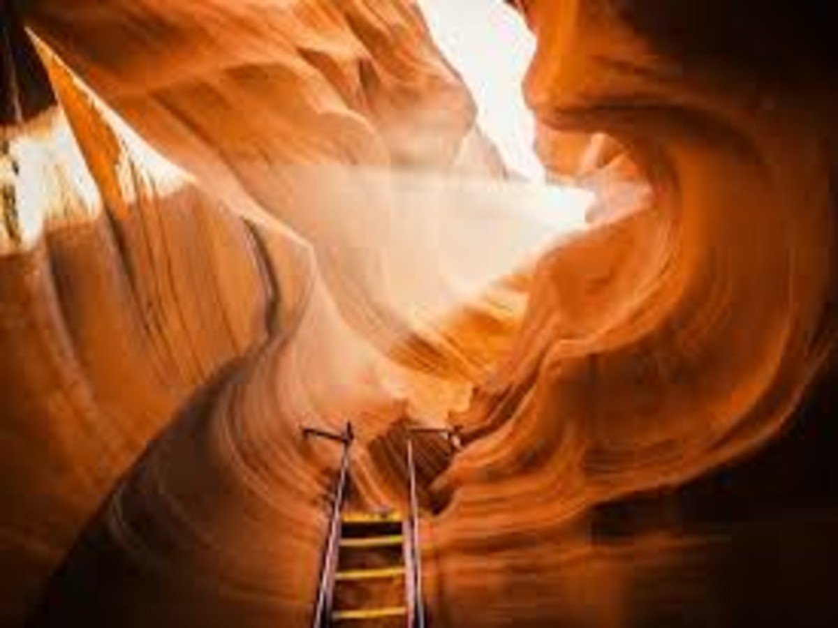 Best Antelope Canyon Tour? Upper vs Lower vs Canyon X Compared