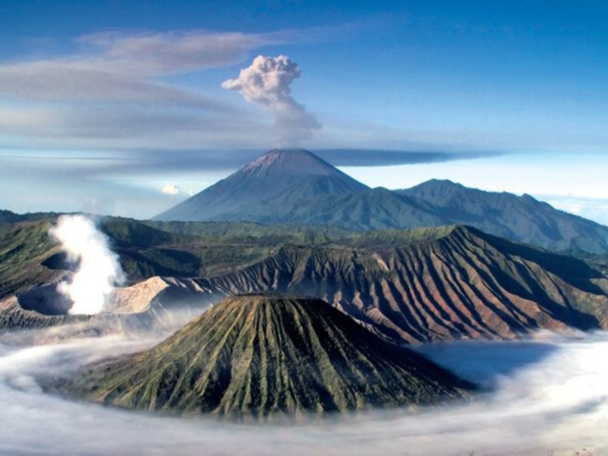 Mount Bromo Travel Guide: Sunrise, Crater Hike & How to Visit