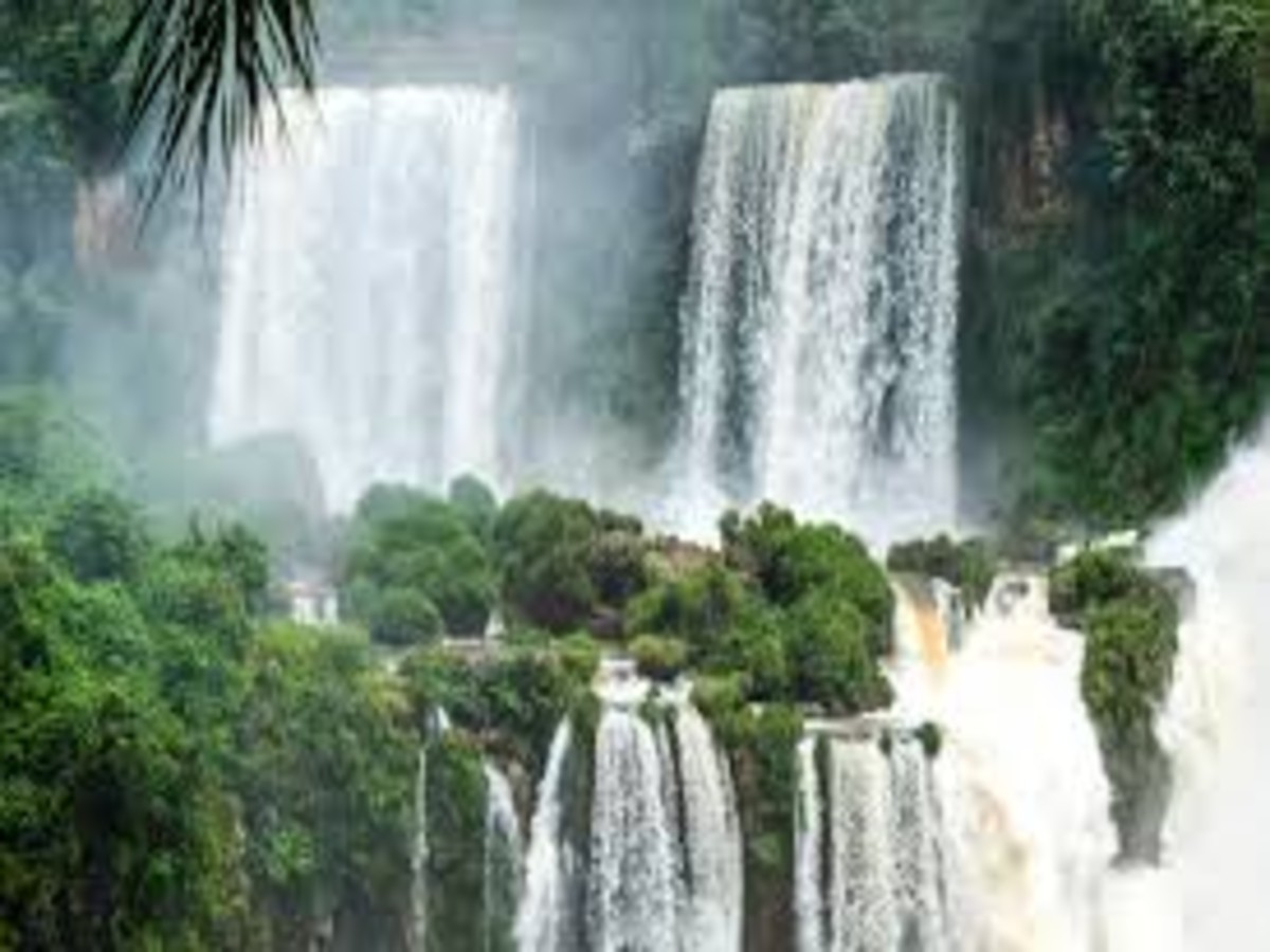 Iguazu Falls Travel Guide: Argentina & Brazil Highlights