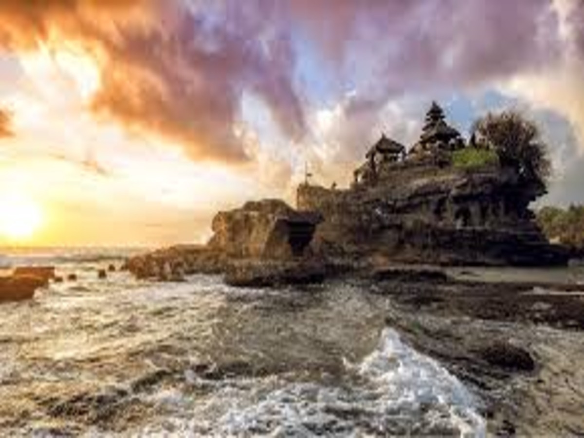 Tanah Lot Sunset Guide: Bali’s Floating Temple & Best Things To Do