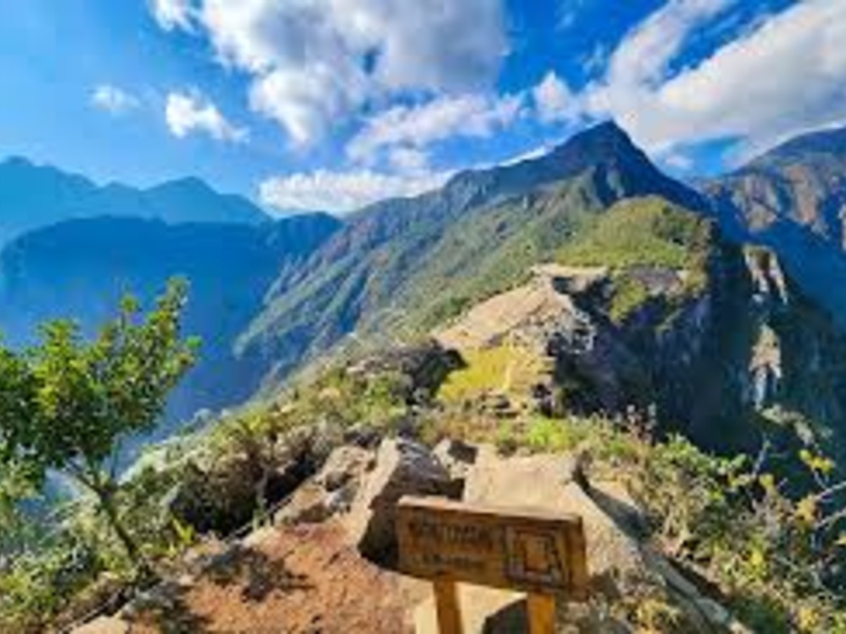 Huchuy Picchu Hike Peru – Easy Trail with Machu Picchu Views