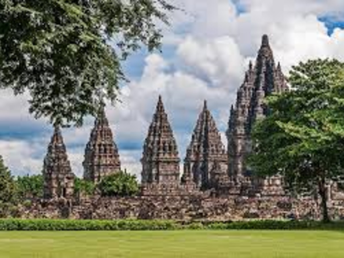 Visit Candi Prambanan – Yogyakarta’s 9th Century Hindu Temple