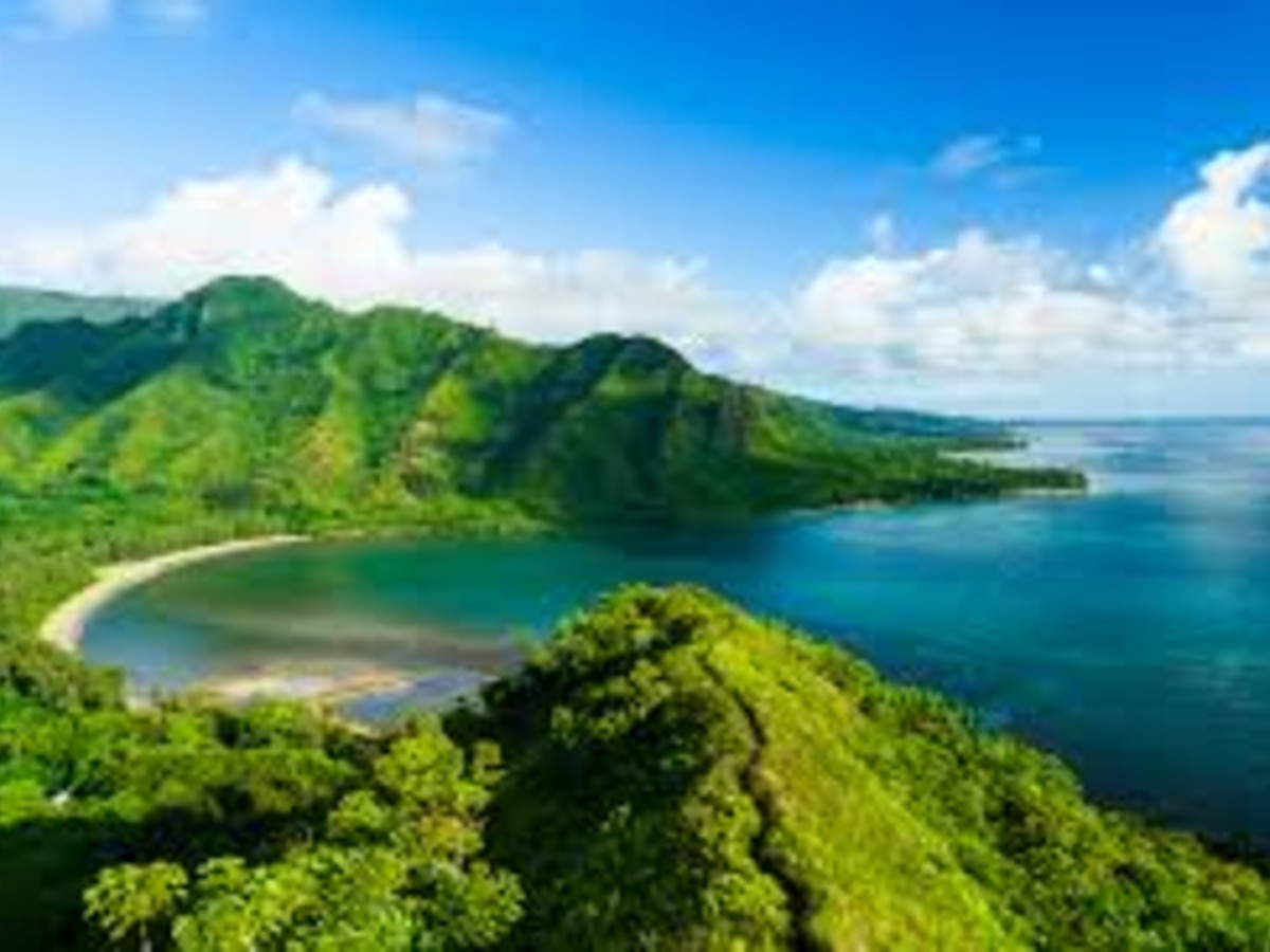 Crouching Lion Hike Oahu: Short Trail With Epic Views of Kahana Bay