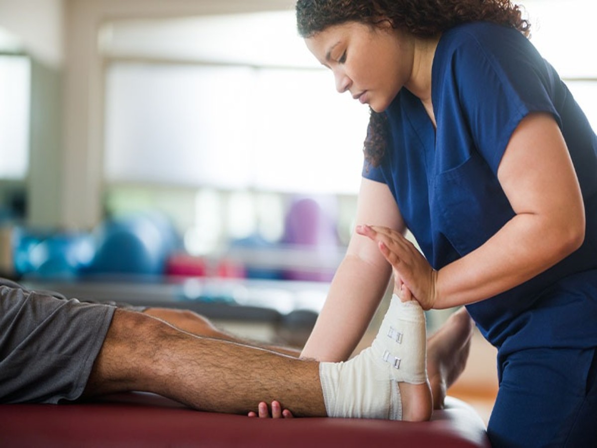 Role of Home Physiotherapy in Sports Injury Recovery & Peak Performance