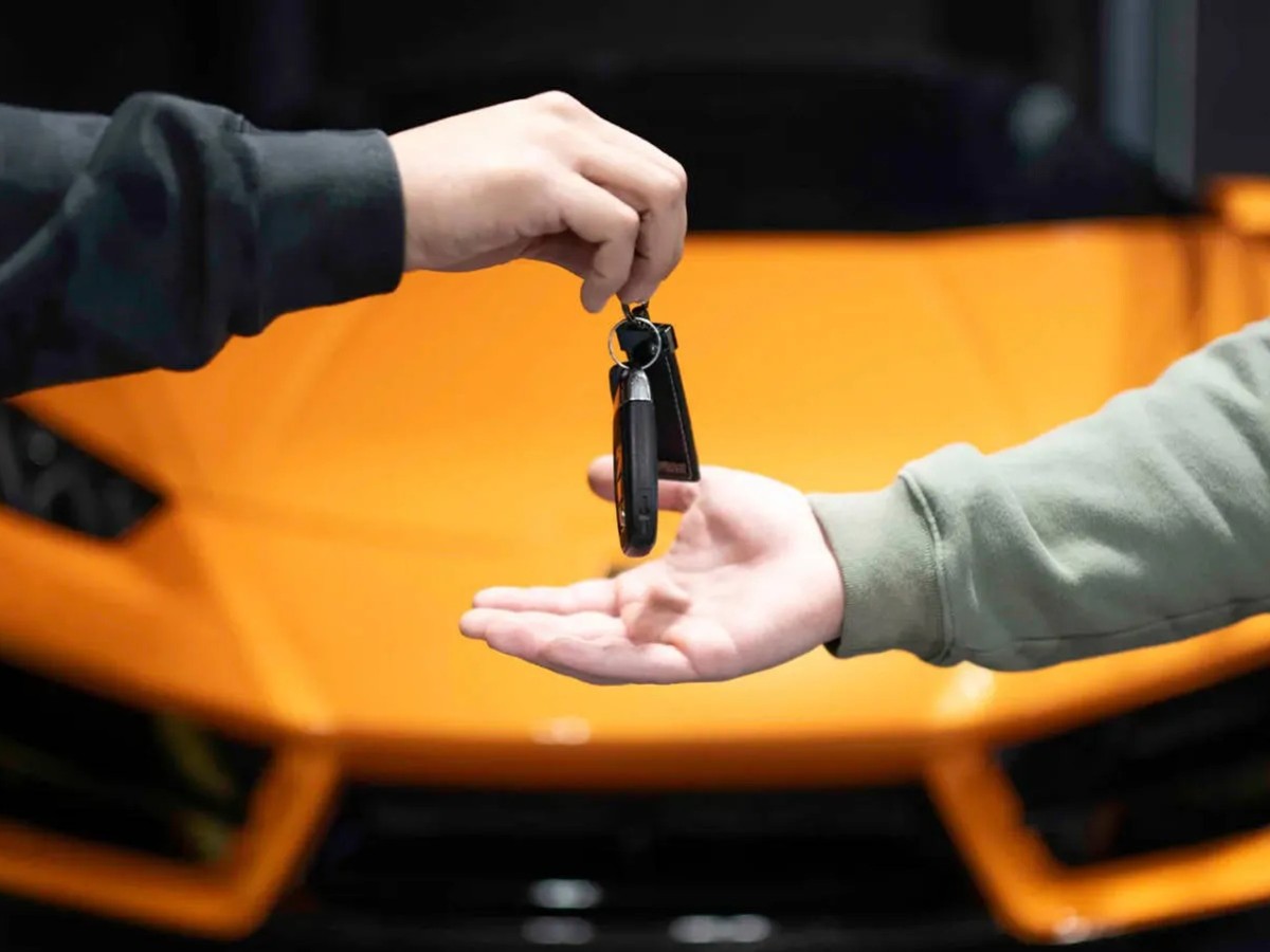 6 Smart Ways to Keep Your Car Safe in Dubai While You’re Away on Holiday