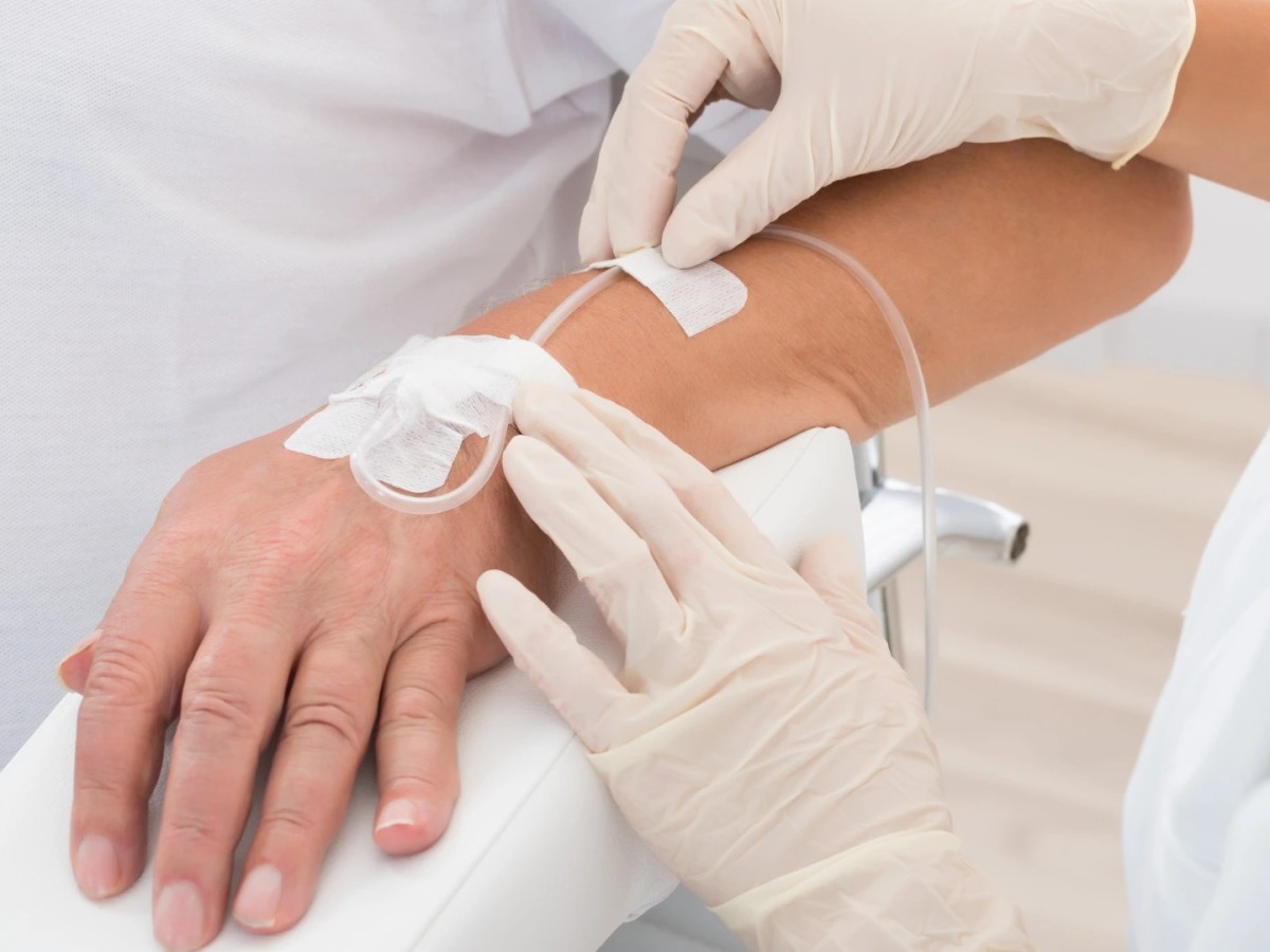 What’s Inside an IV Drip? A Simple Guide to IV Therapy in Dubai