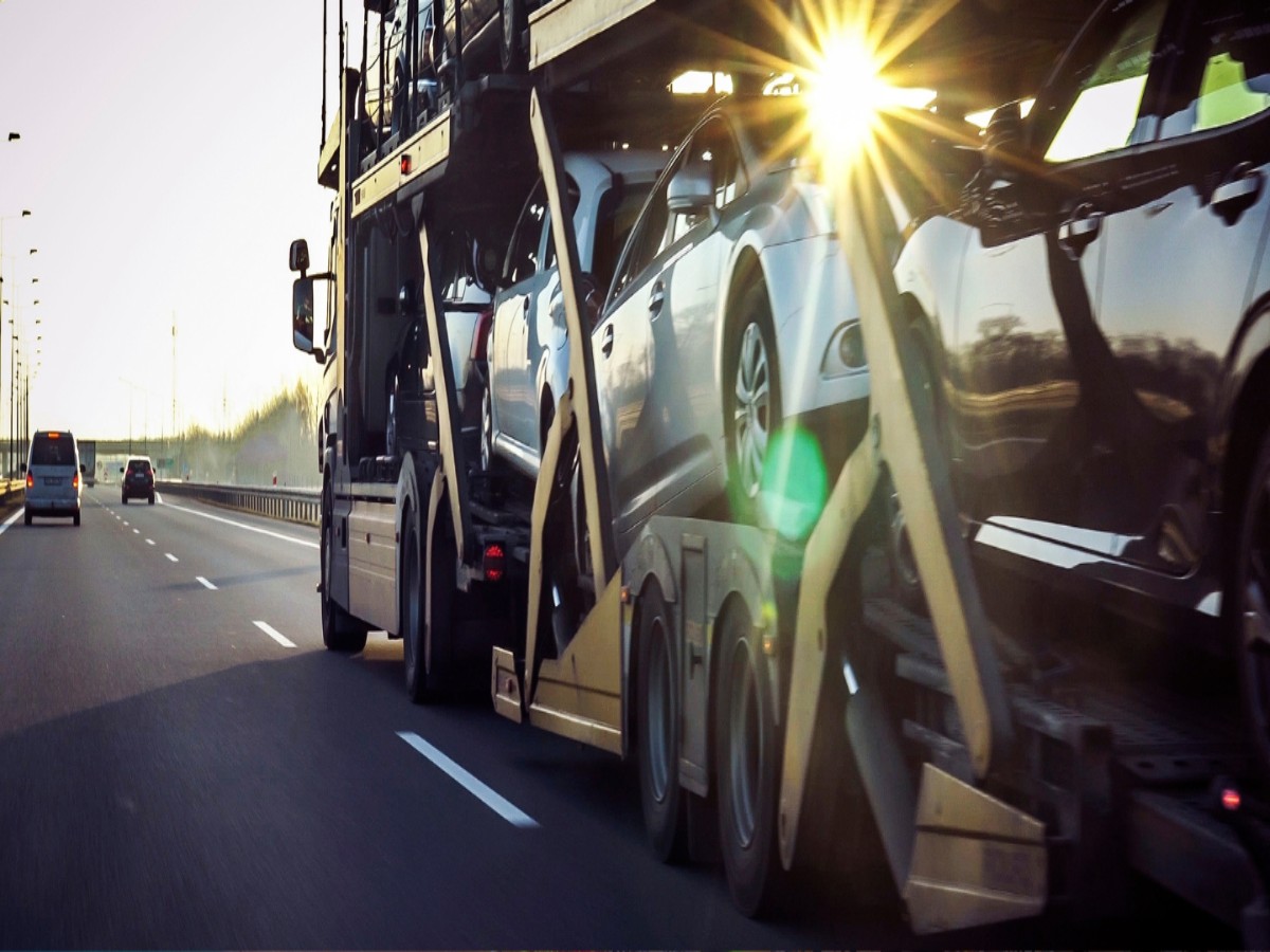 Leaving the UAE: Should You Sell Your Car or Ship It Back Home?